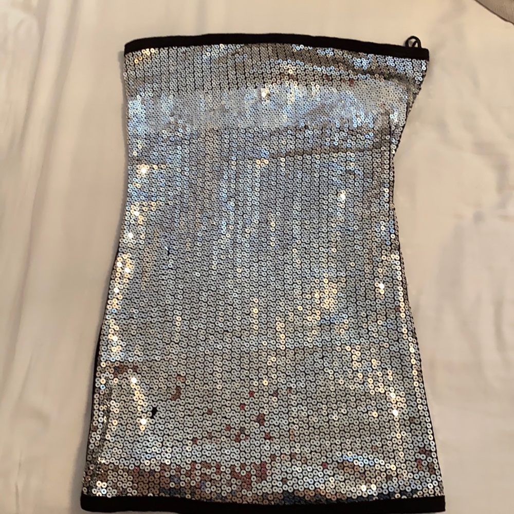 Strapless sequins top